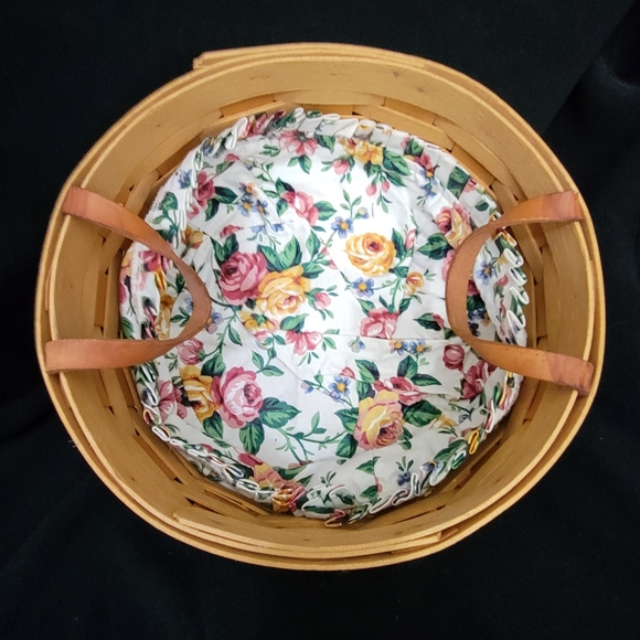 Vintage 1997 Longaberger 10" Round Signed Basket w Leather Handles Plus Insert - Picture 2 of 3